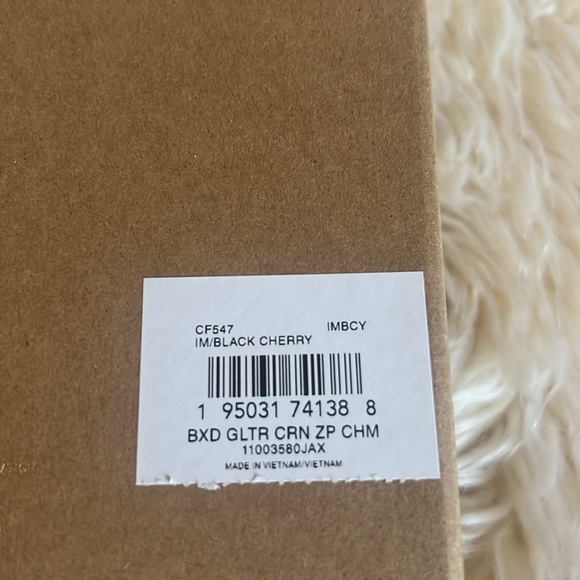 NWT. Coach Zip Wristlet. - Picture 7 of 7